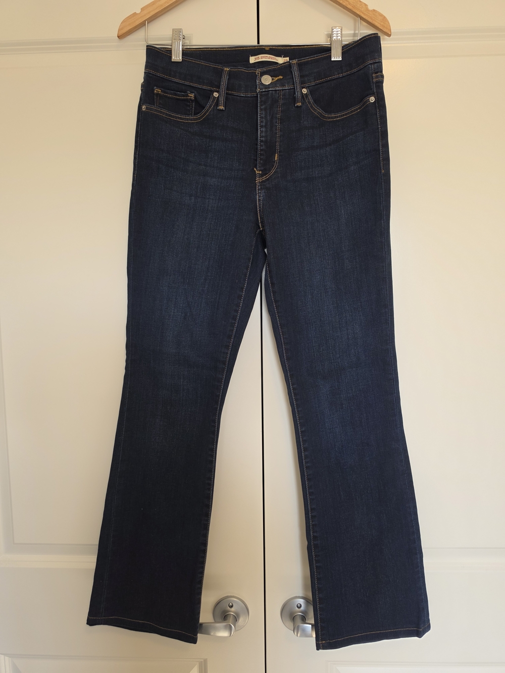 LEVI’S 315 SHAPING BOOTCUT JEANS DARK WASH SIZE 29
